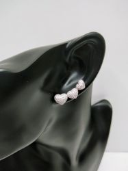 Brinco Ear cuff 3 corações detalhes pedras micro zircônias cravejadas 